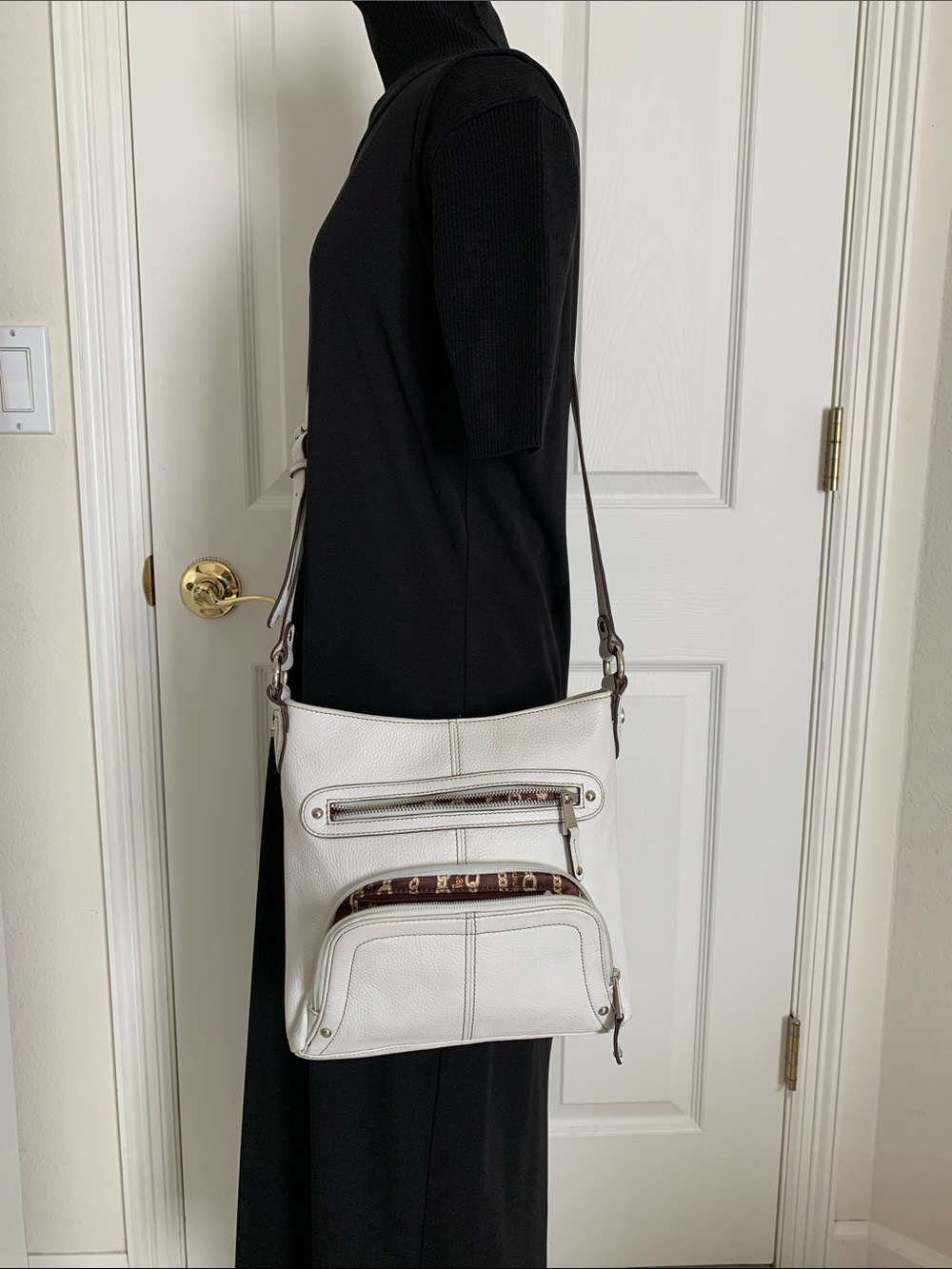 Tignanello White 100% Leather Crossbody Women’s Shoulder Bag Y2K